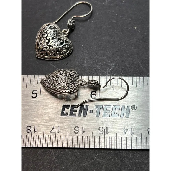 Sterling silver heart shaped earrings with floral design - Picture 3 of 8